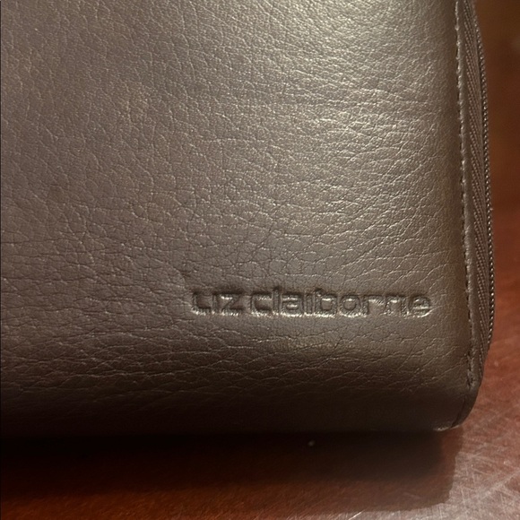Liz Claiborne Brown Leather Wallet - Picture 2 of 10